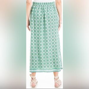 5 for 20$ Elegant Green Patterned Skirt